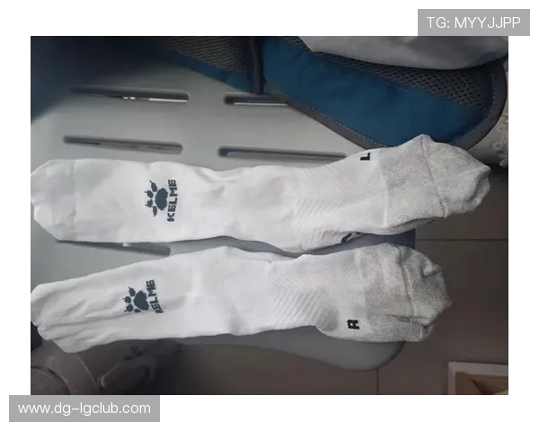 卡尔美足球袜子裁判专用设计提升比赛舒适性与专业性 卡尔美足球袜子裁判专用设计提升比赛舒适性与专业性