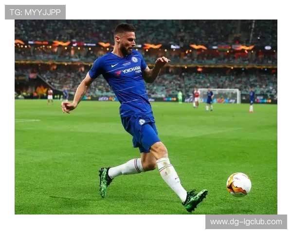 切尔西足球短裤速干材质透气设计助力运动表现提升 切尔西足球短裤速干材质透气设计助力运动表现提升