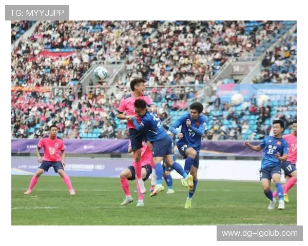 常州足球队与镇江激烈对决 展现精彩比赛和竞技精神